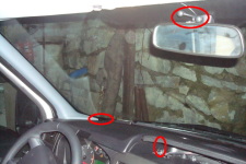 Vista del parabrisas y el micrófono